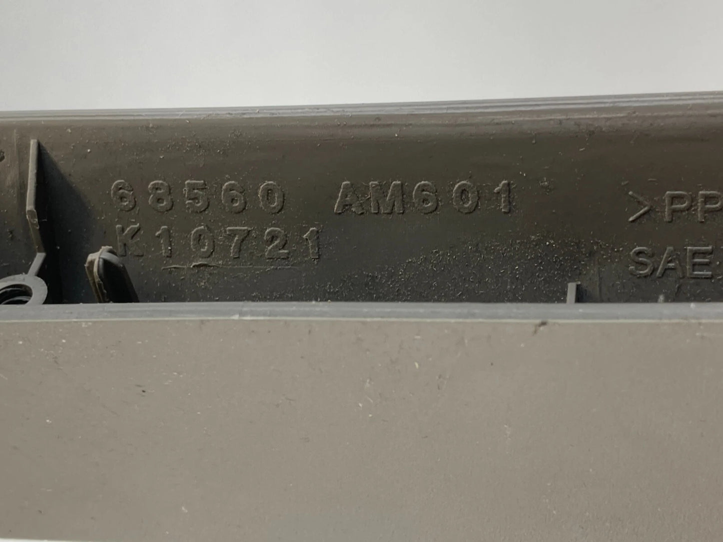 2003 2004 INFINITI G35 COUPE 2-DR DASH GLOVE BOX UPPER BEZEL TRIM 68560-AM601