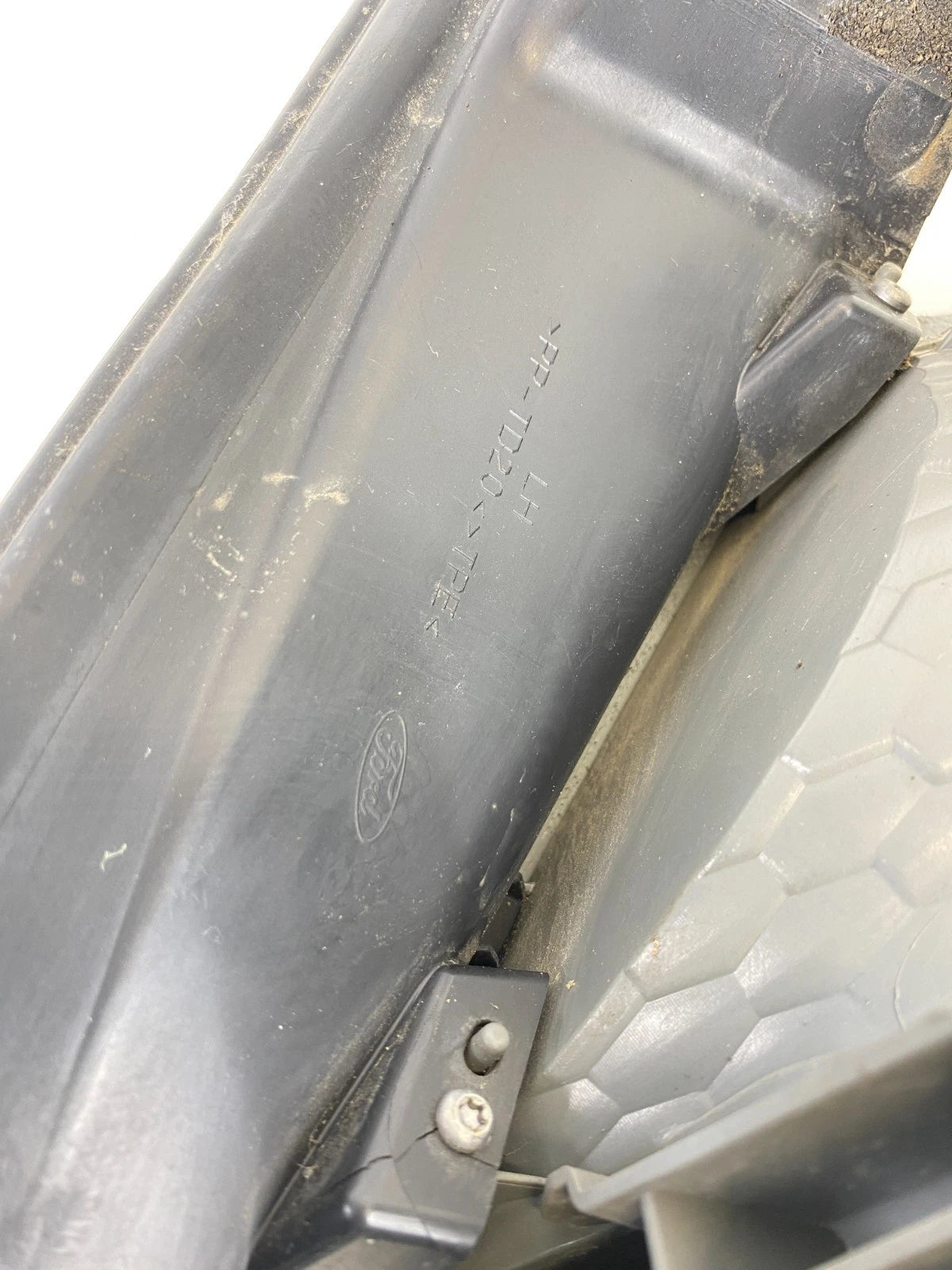 13-19 FORD TAURUS INTERCEPTOR SEDAN LEFT SIDE OUTER TAILLIGHT TAIL LIGHT LAMP