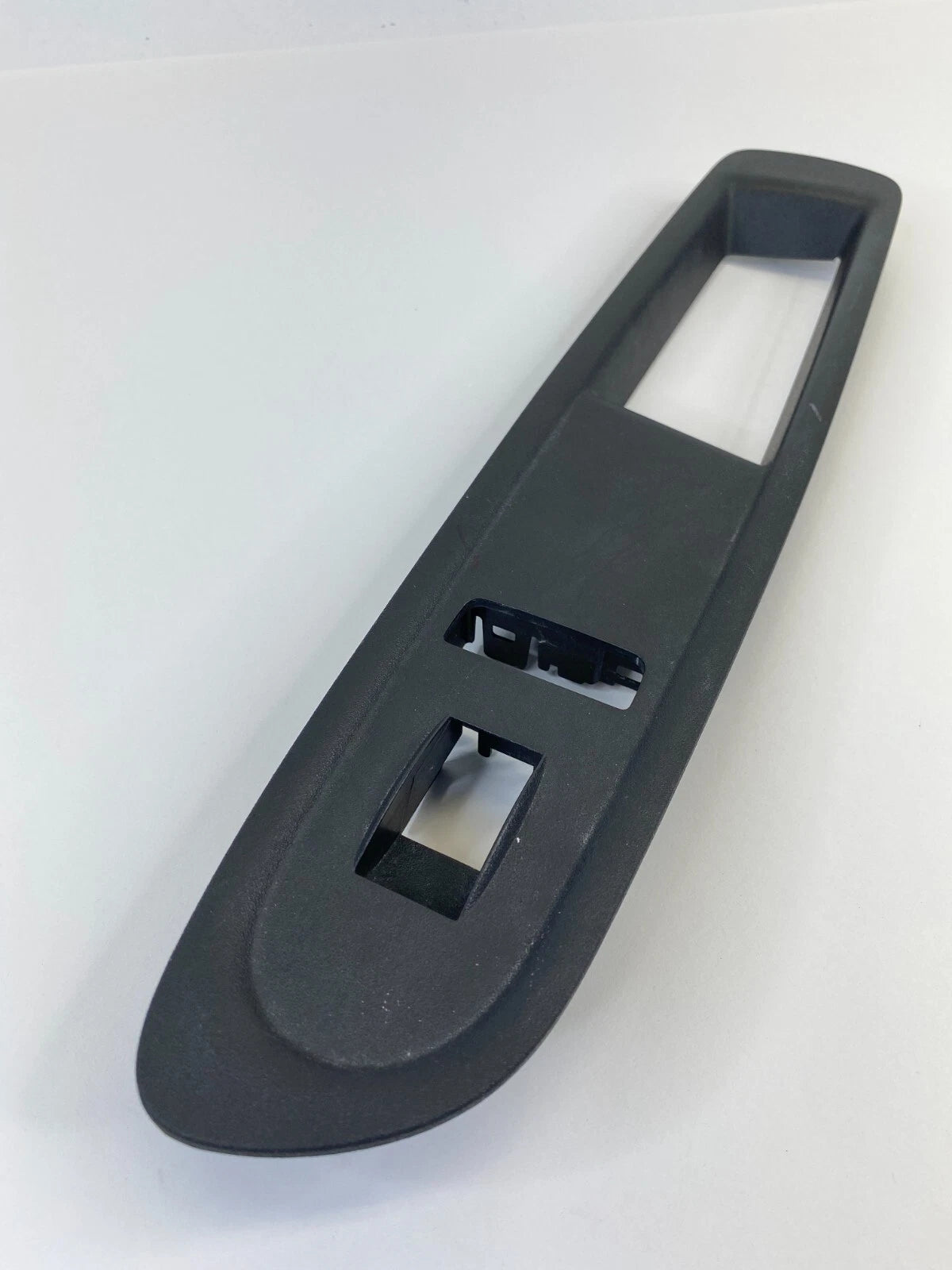 2009-2012 CHEVROLET TRAVERSE FRONT RIGHT WINDOW SWITCH BEZEL COVER TRIM 25868362