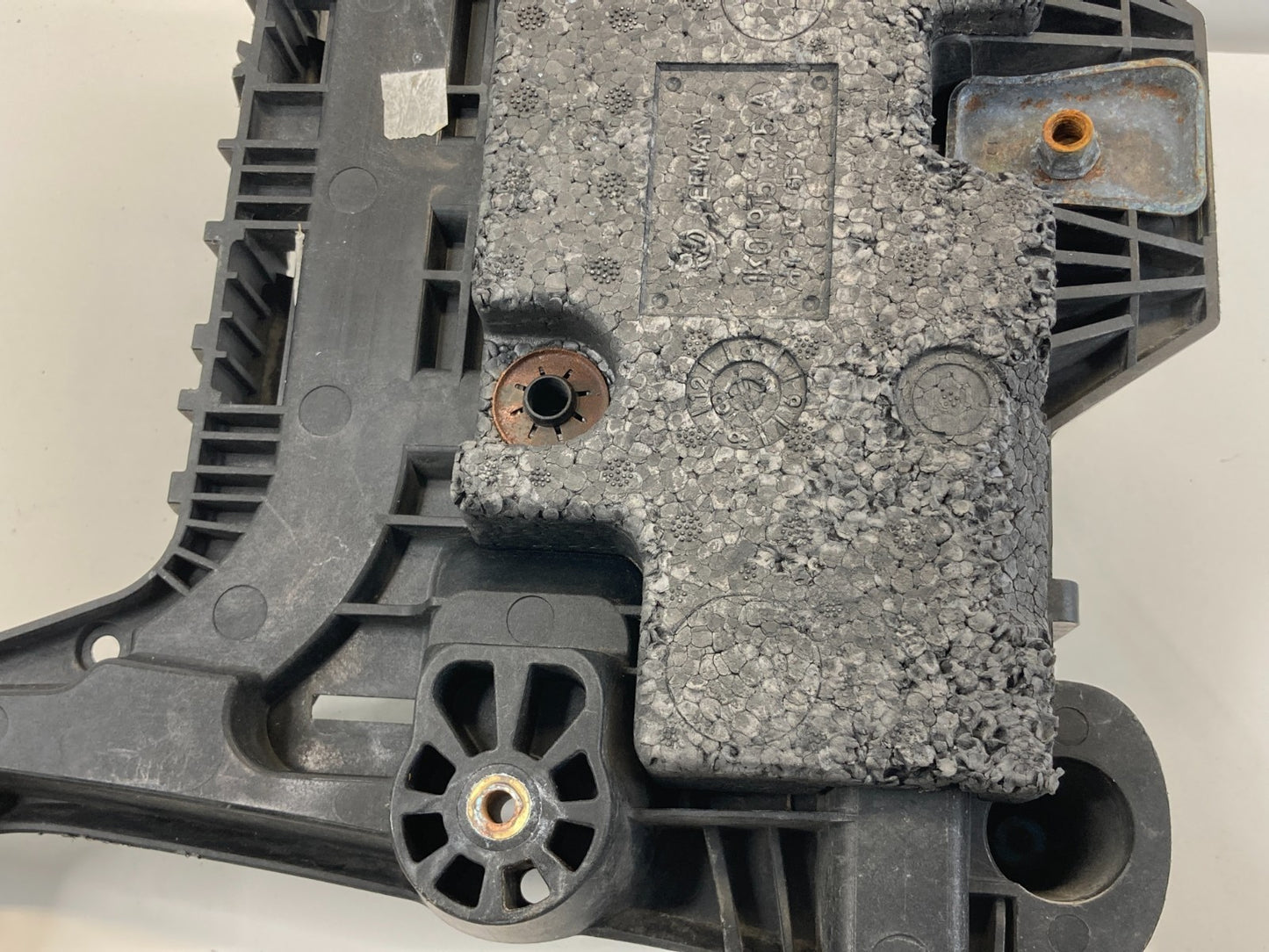 09-17 Volkswagen CC 05-18 Jetta Battery Tray Holder Support Bracket 3C0915336