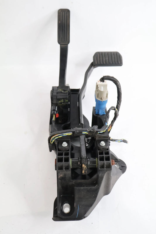 2013-2020 FORD FUSION BRAKE AND ACCELERATOR PEDAL ASSEMBLY BRACKET FG8C-9F856-AB