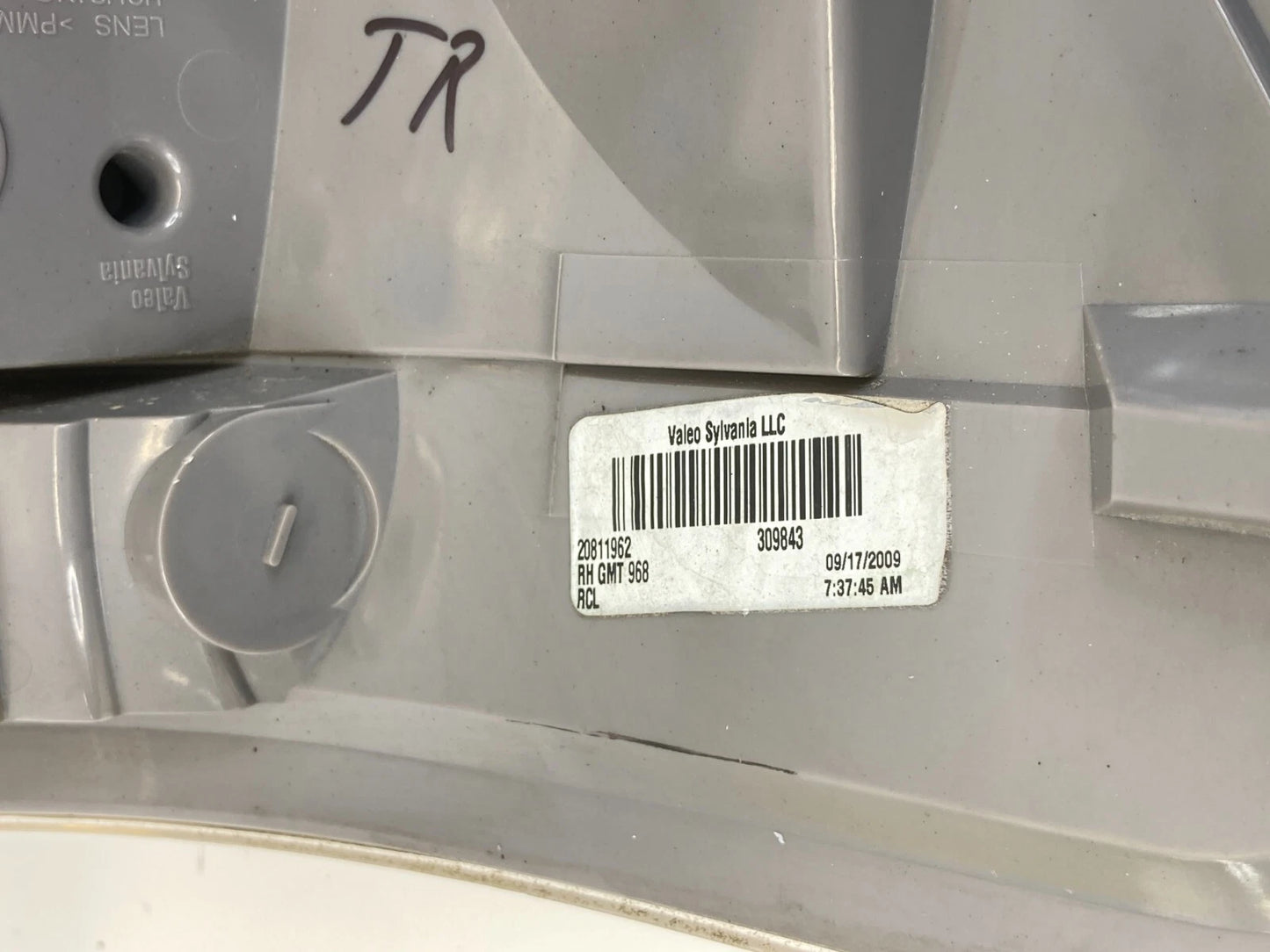 2007-2012 GMC ACADIA RIGHT SIDE OUTER TAIL LIGHT TAILLIGHT LAMP 20811962 OEM