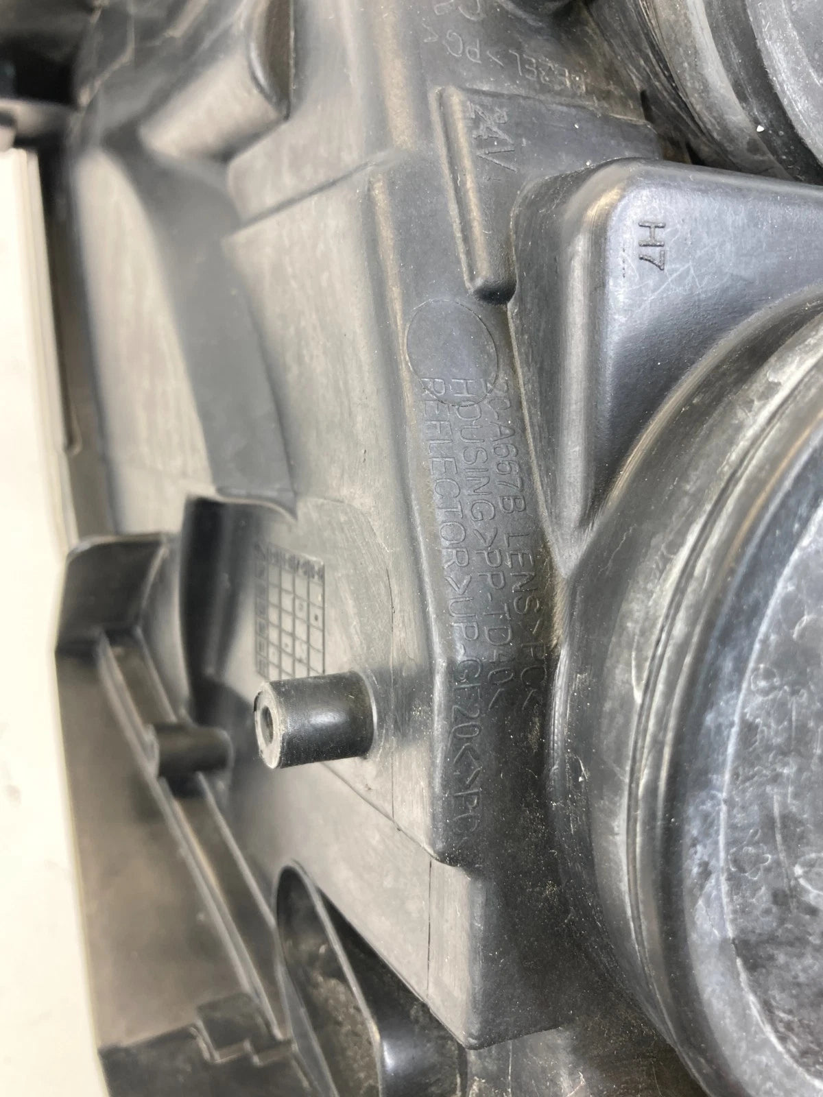 03-07 SAAB 9-3 FRONT RIGHT PASSENGER SIDE HEADLIGHT HEADLAMP HALOGEN AFTERMARKET