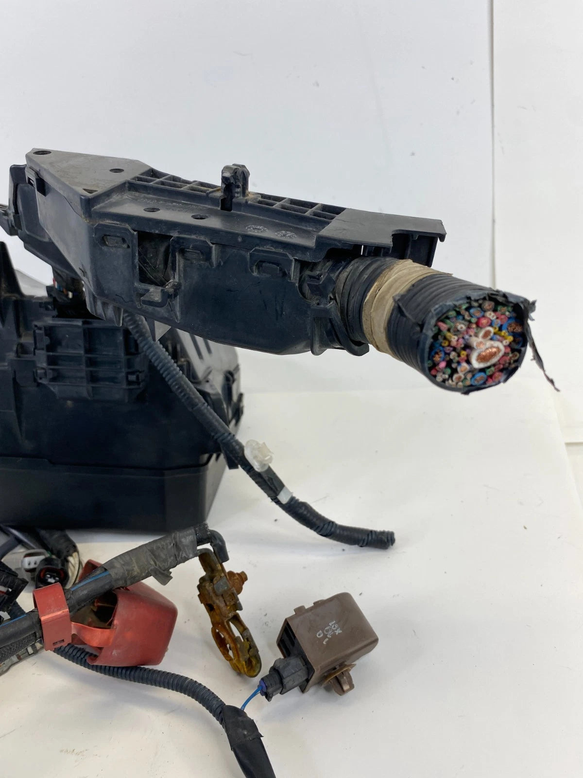 2009-2013 Toyota Corolla M/T Engine Compartment Fuse Box Fusebox Junction Block