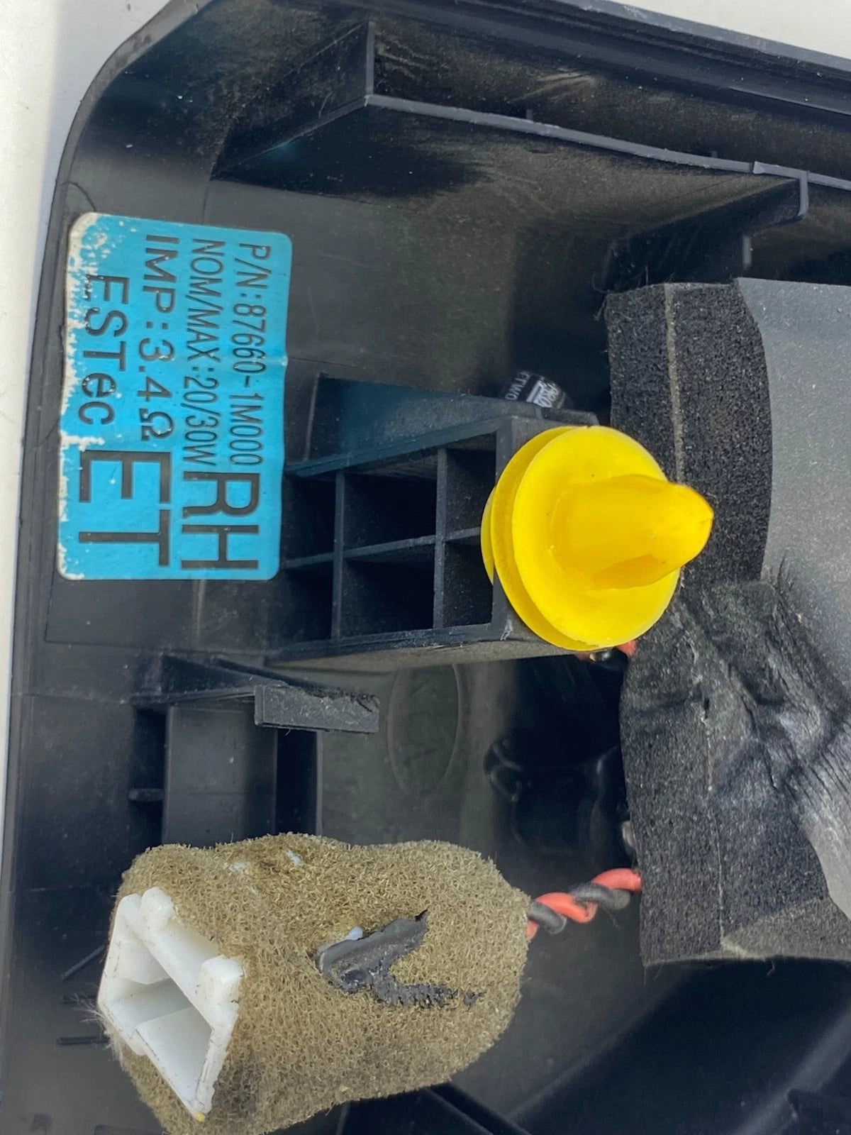 10-13 KIA FORTE FRONT RIGHT PASSENGER DOOR TWEETER SPEAKER COVER OEM 87660-1M000