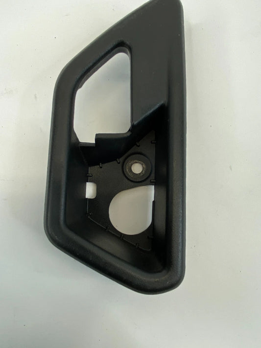 2009 2010 DODGE JOURNEY FRONT LEFT INTERIOR DOOR HANDLE BEZEL TRIM 100000257 OEM