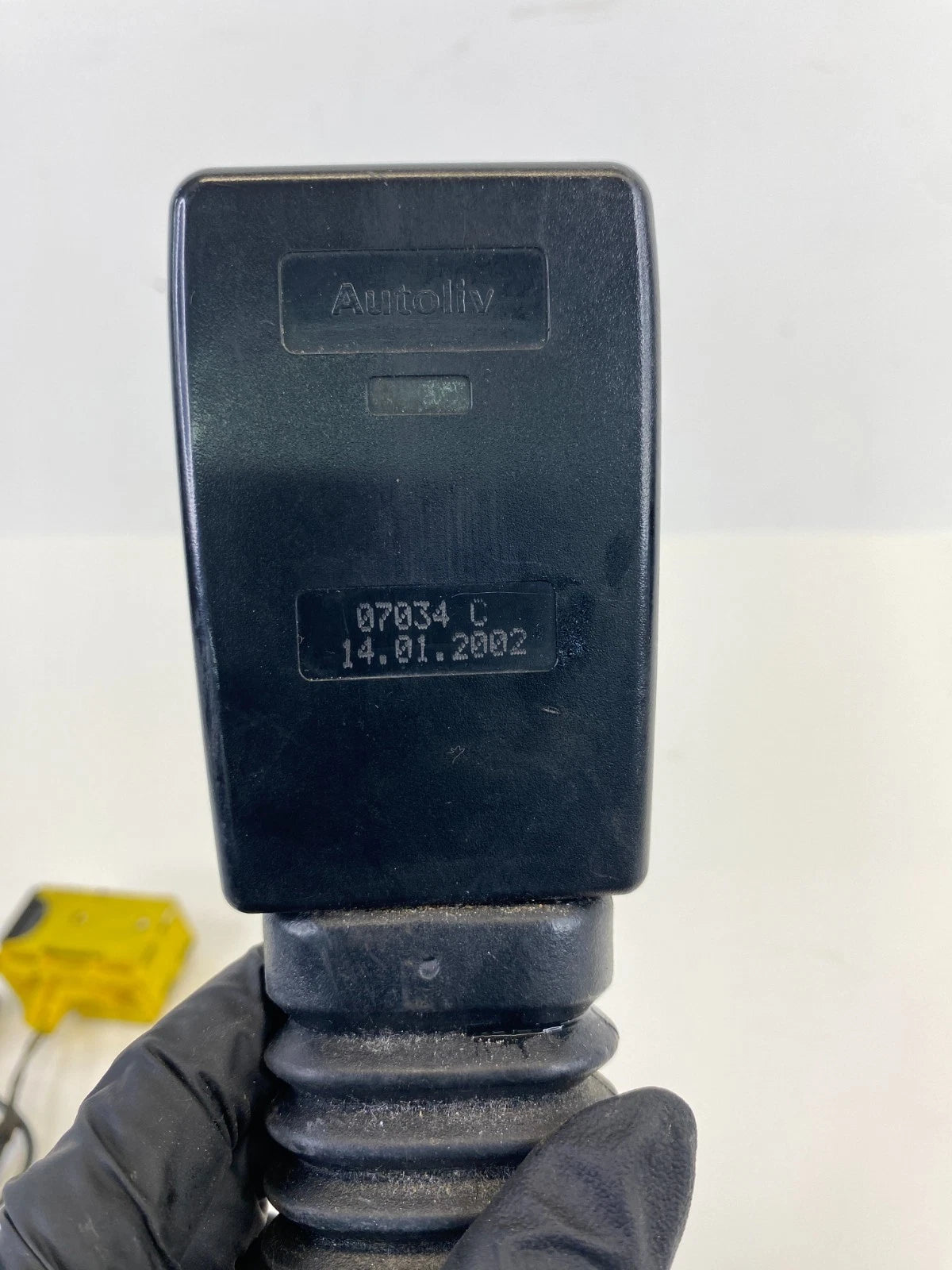 2001-2005 BMW 325I 325XI FRONT LEFT DRIVER SEAT BELT BUCKLE 8-234-970 OEM