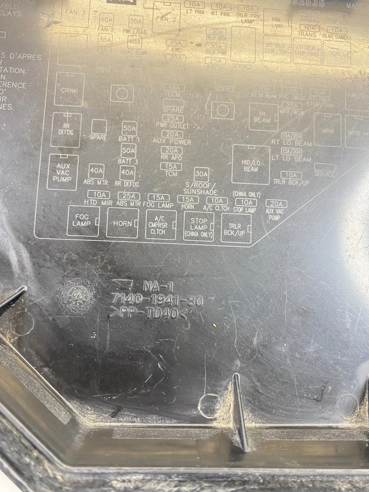 2007-2009 GMC ACADIA 3.6L V6 ENGINE COMPARTMENT UPPER FUSE BOX RELAY LID COVER