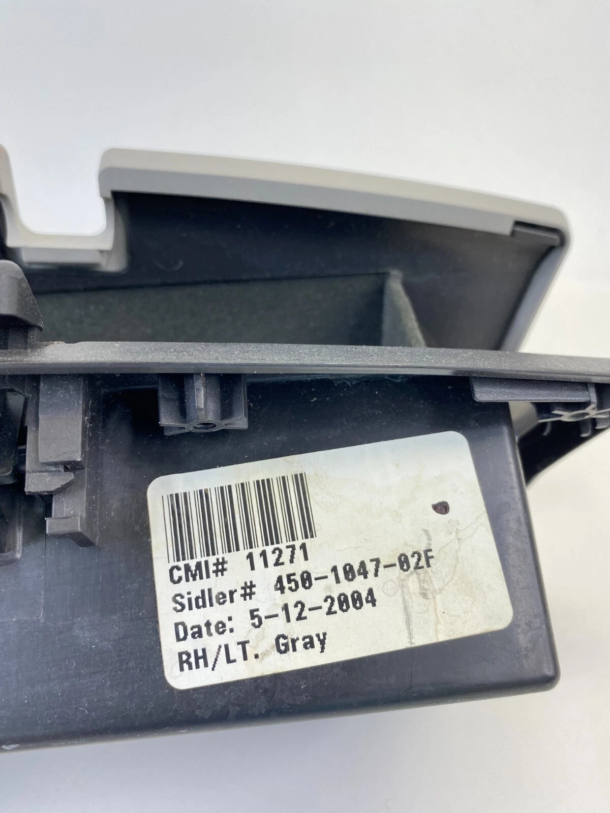 2004-2006 CADILLAC SRX FRONT LEFT DRIVER SIDE INTERIOR DOOR POCKET BOX GRAY OEM