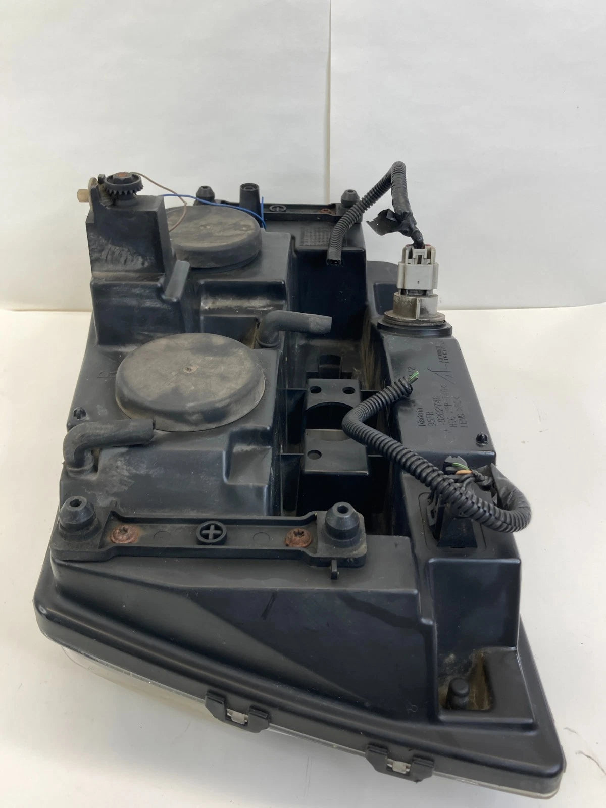 2002-2009 CHEVROLET TRAILBLAZER FRONT RIGHT PASSENGER HEADLIGHT LAMP 15179625