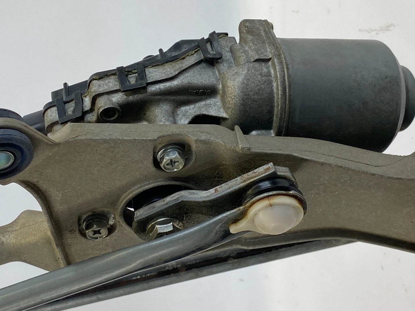 2007-2011 TOYOTA CAMRY FRONT WINDSHIELD WIPER MOTOR W/LINKAGE 85110-06060 OEM