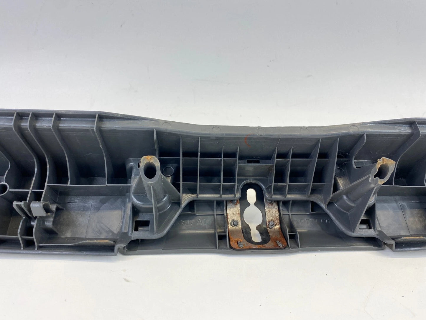 04-09 TOYOTA PRIUS REAR TRUNK LUGGAGE TRIM LIFTGATE SILL COVER 64716-47010 OEM