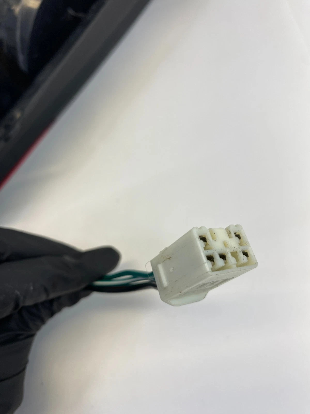 02-04 NISSAN XTERRA REAR RIGHT SIDE TAIL LIGHT TAILLIGHT LAMP 935-700-04 OEM