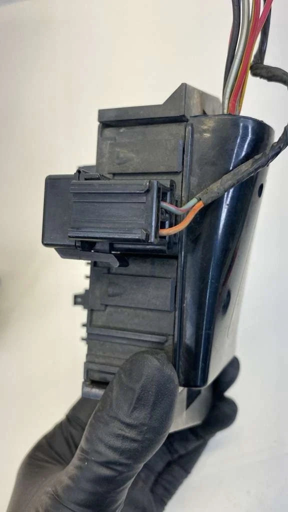 04-08 FORD F-150 5.4L ENGINE BAY WIRING AUXILIARY RELAY BLOCK JUNCTION BOX OEM
