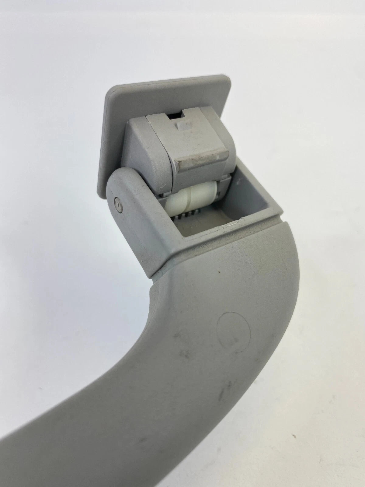 04-07 BMW 530I SEDAN FRONT LEFT OR RIGHT INNER ROOF GRAB GRIP HANDLE 7033659 OEM
