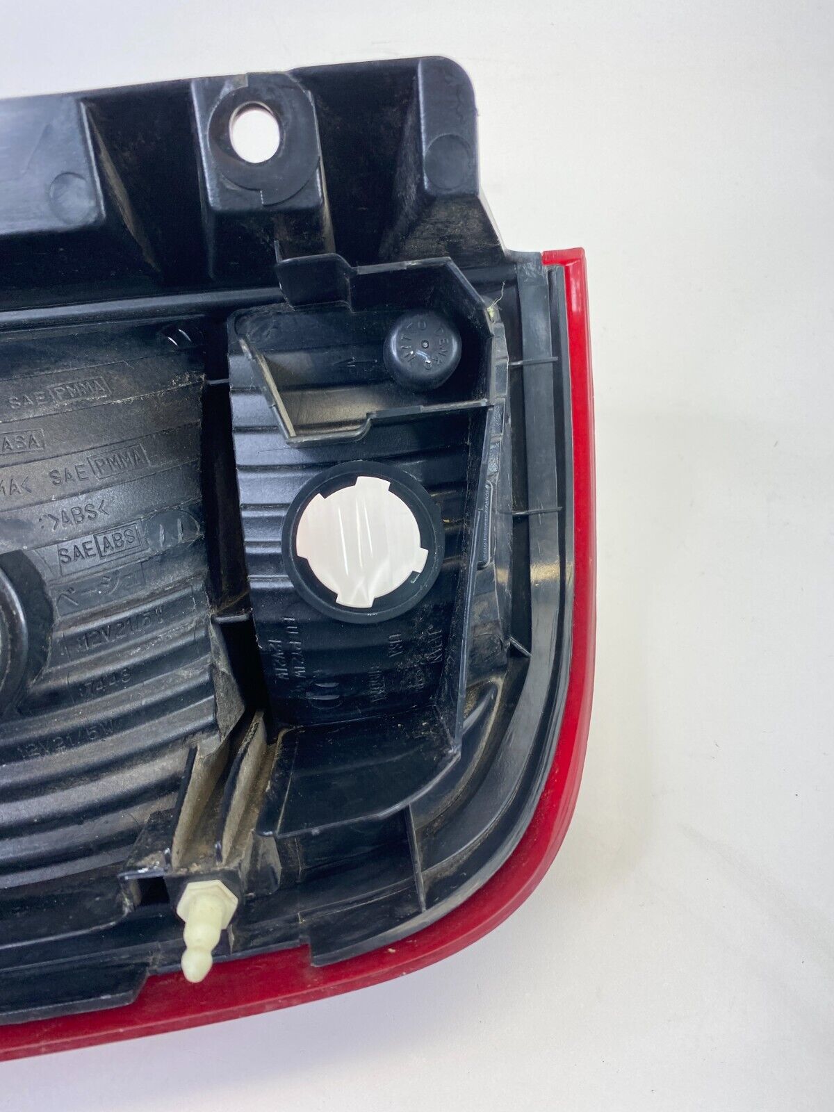 1999-2004 Nissan Pathfinder Rear Left Driver Side Tail Light Taillight Lamp Assy