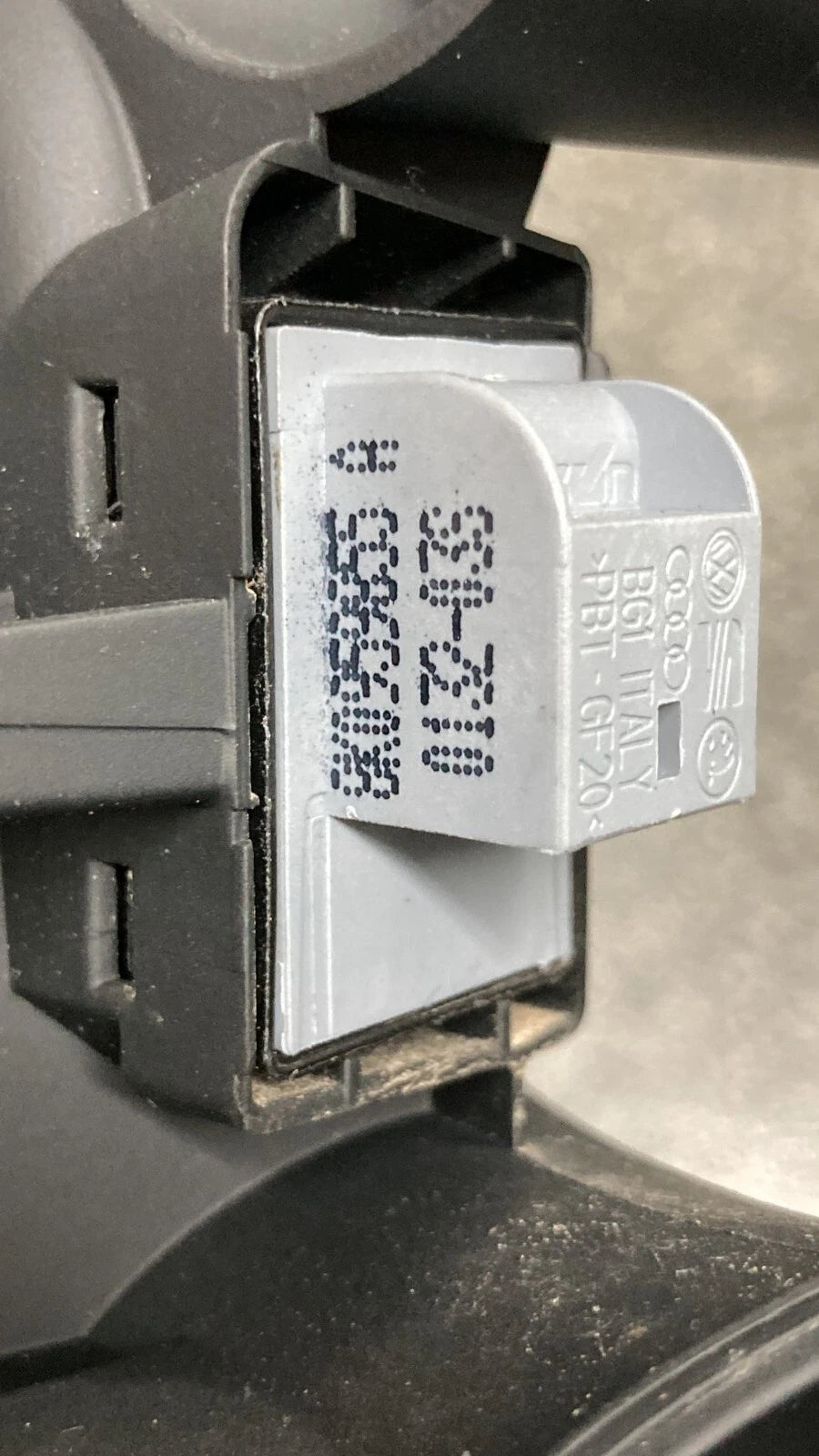 2009-2016 AUDI A4 QUATTRO REAR LH WINDOW CONTROL SWITCH BEZEL 8K0868393A OEM