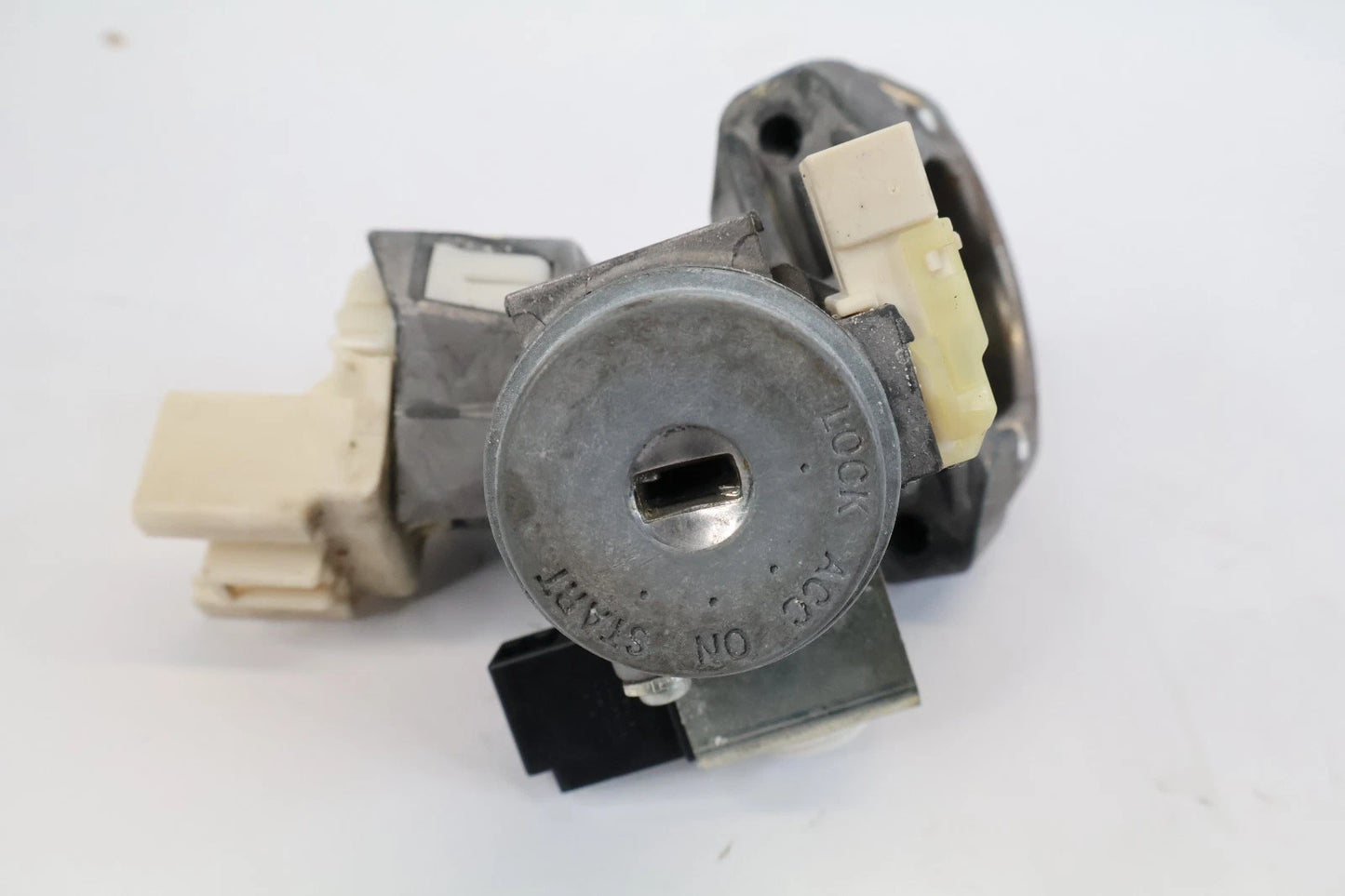 2007-2012 TOYOTA YARIS IGNITION SWITCH LOCK CYLINDER & KEY 45020-22-16 OEM