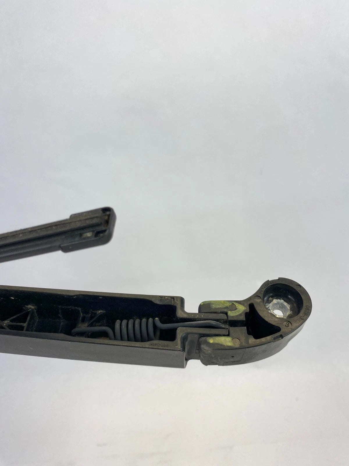 2013-2017 HYUNDAI ELANTRA GT REAR LIFTGATE WINDSHIELD WIPER ARM BLADE OEM