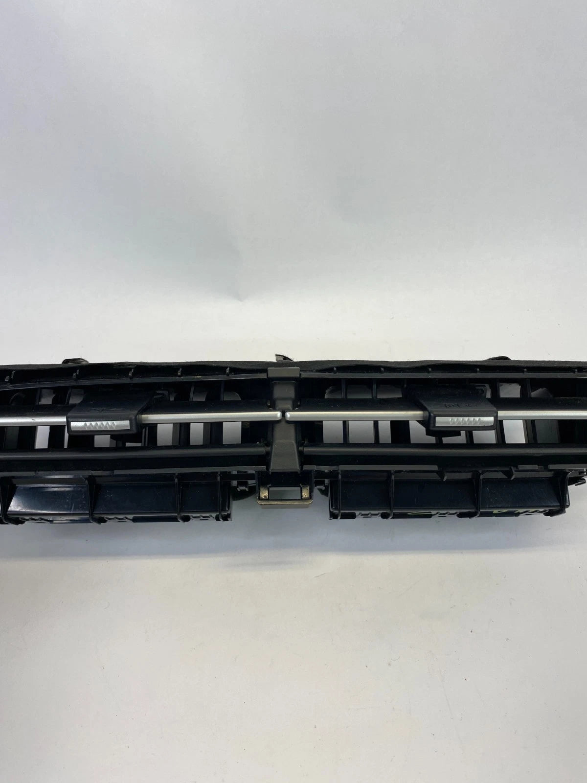 2010-2012 TOYOTA PRIUS FRONT VENTS CENTER DASH AIR VENT OUTLET 55670-47070 OEM