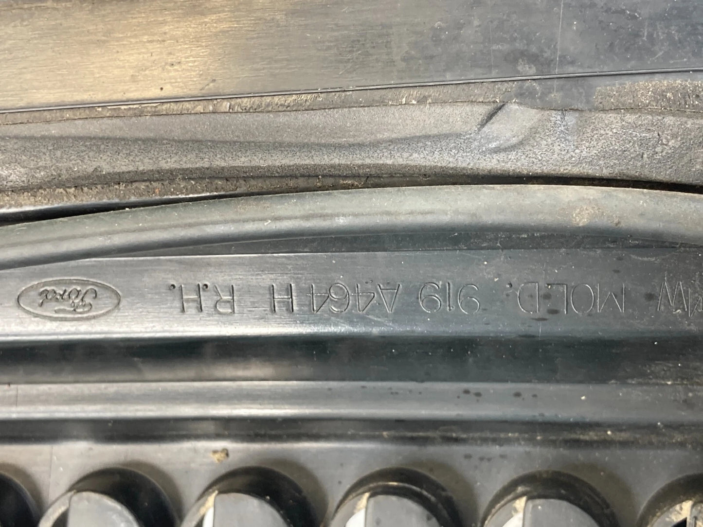 1999-2001 FORD F-250 F250 SUPER DUTY WINDSHIELD RIGHT PASSENGER WIPER COWL OEM