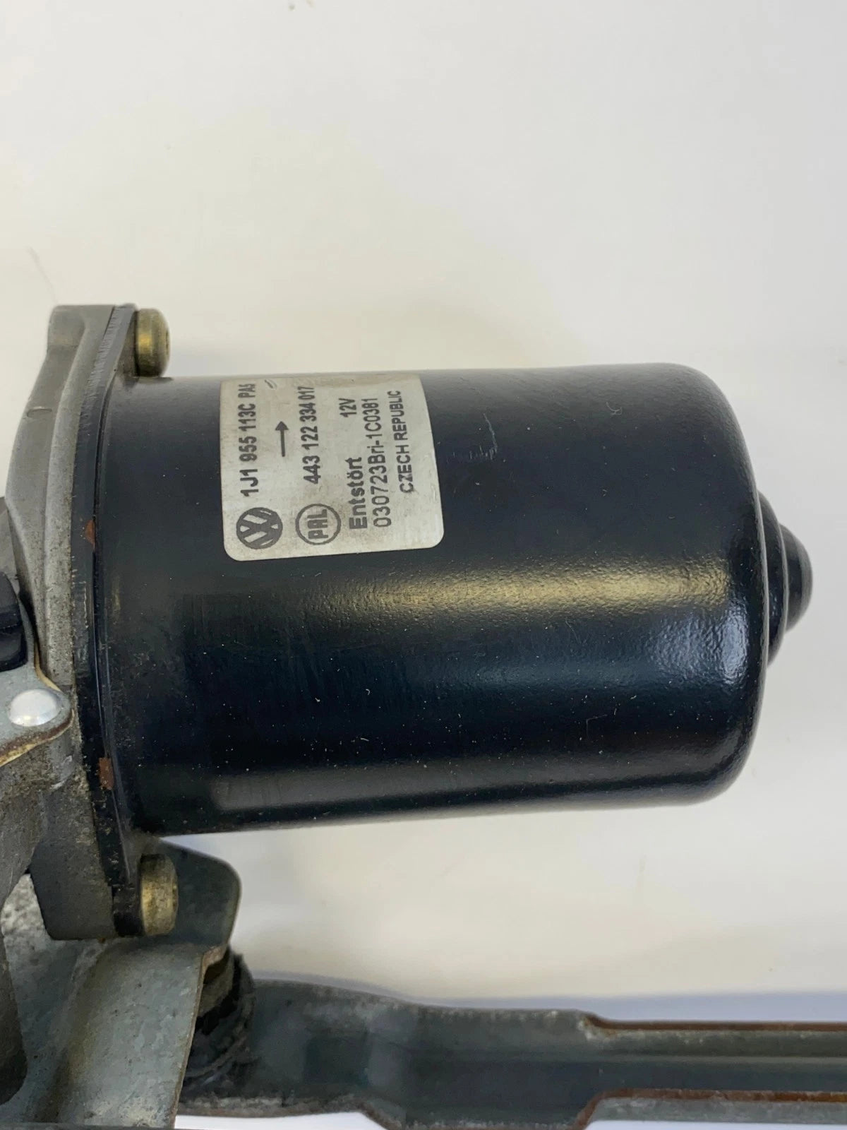 1999-2005 VW JETTA WINDSHIELD WIPER MOTOR AND LINKAGE TRANSMISSION 1J1955113C