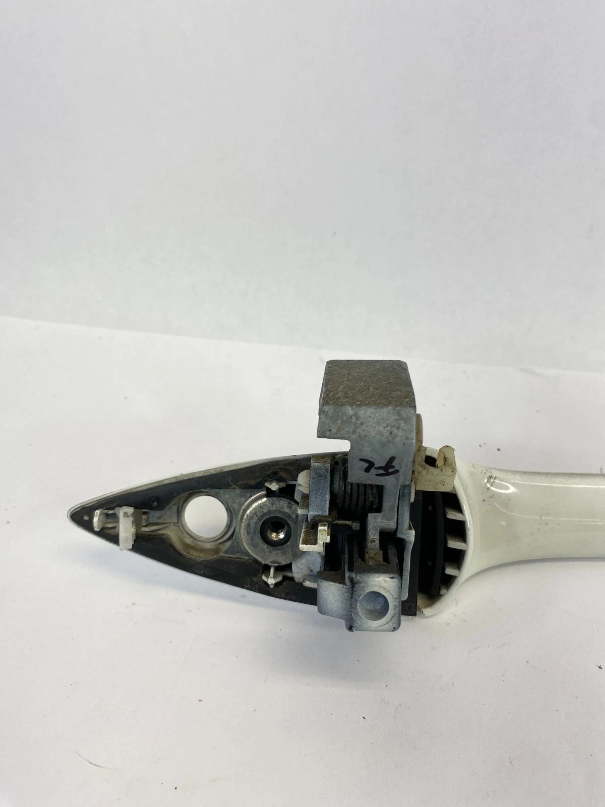 2005-2010 HONDA ODYSSEY FRONT LEFT DRIVER SIDE EXTERIOR DOOR HANDLE WHITE OEM