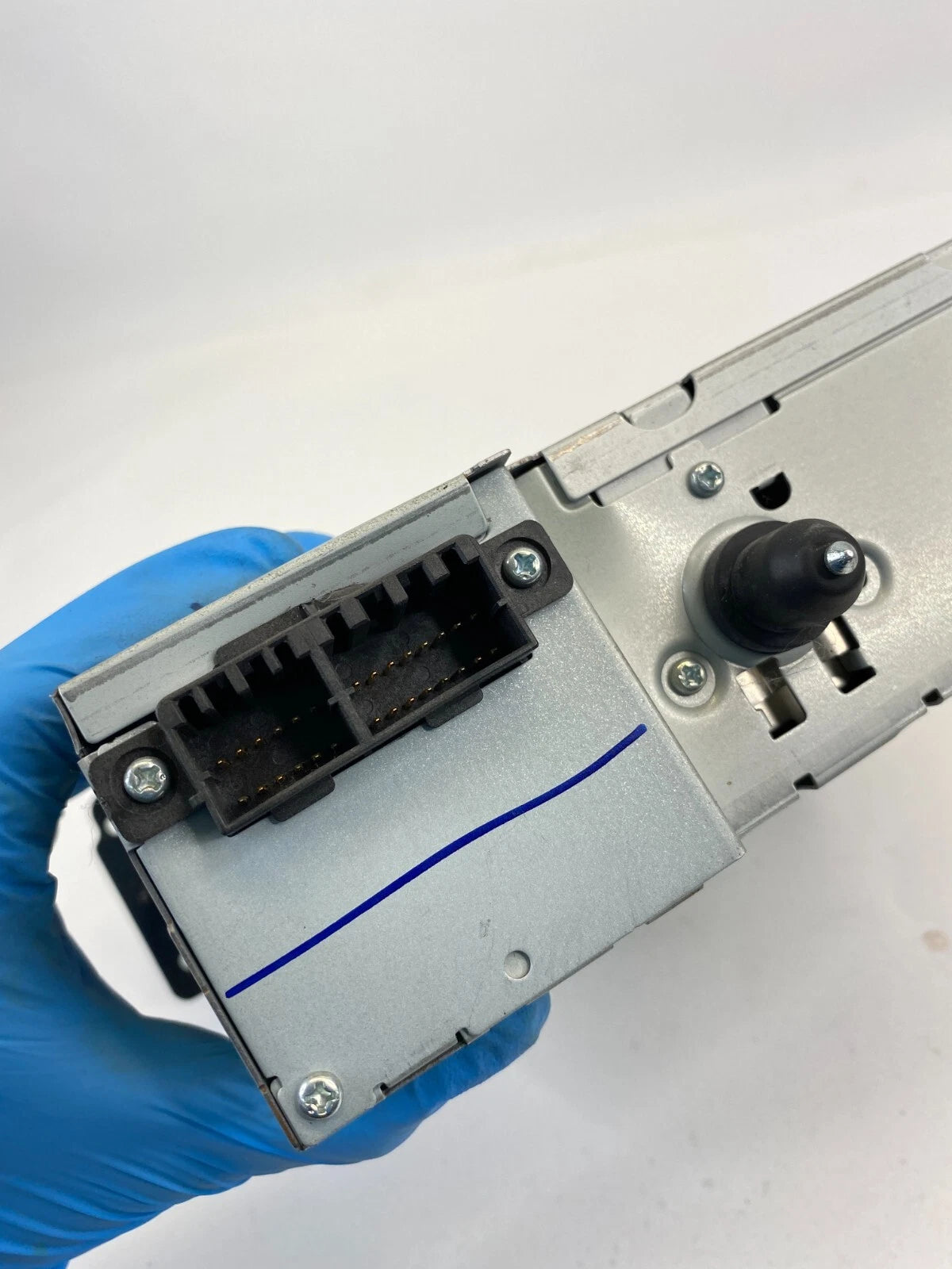 2004 2005 CHRYSLER PACIFICA AM FM CD DVD PLAYER RECEIVER CHANGER P05094031AA OEM