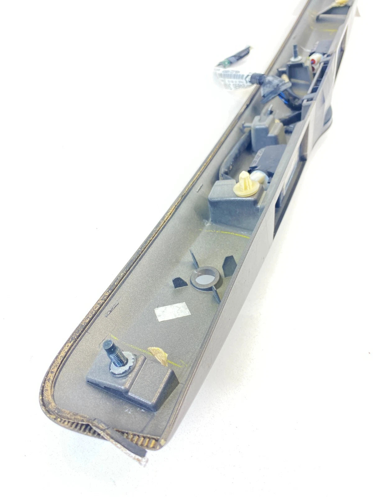 2012-2014 NISSAN VERSA SEDAN TRUNK LID LICENSE GARNISH MOLDING TRIM 84810-3K01A