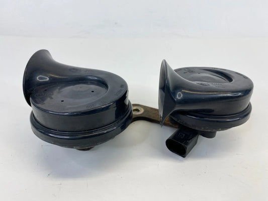 98-10 VW NEW BEETLE DUAL TONE HORN ASSEMBLY HIGH LOW PITCH SNAIL OEM E1-000209