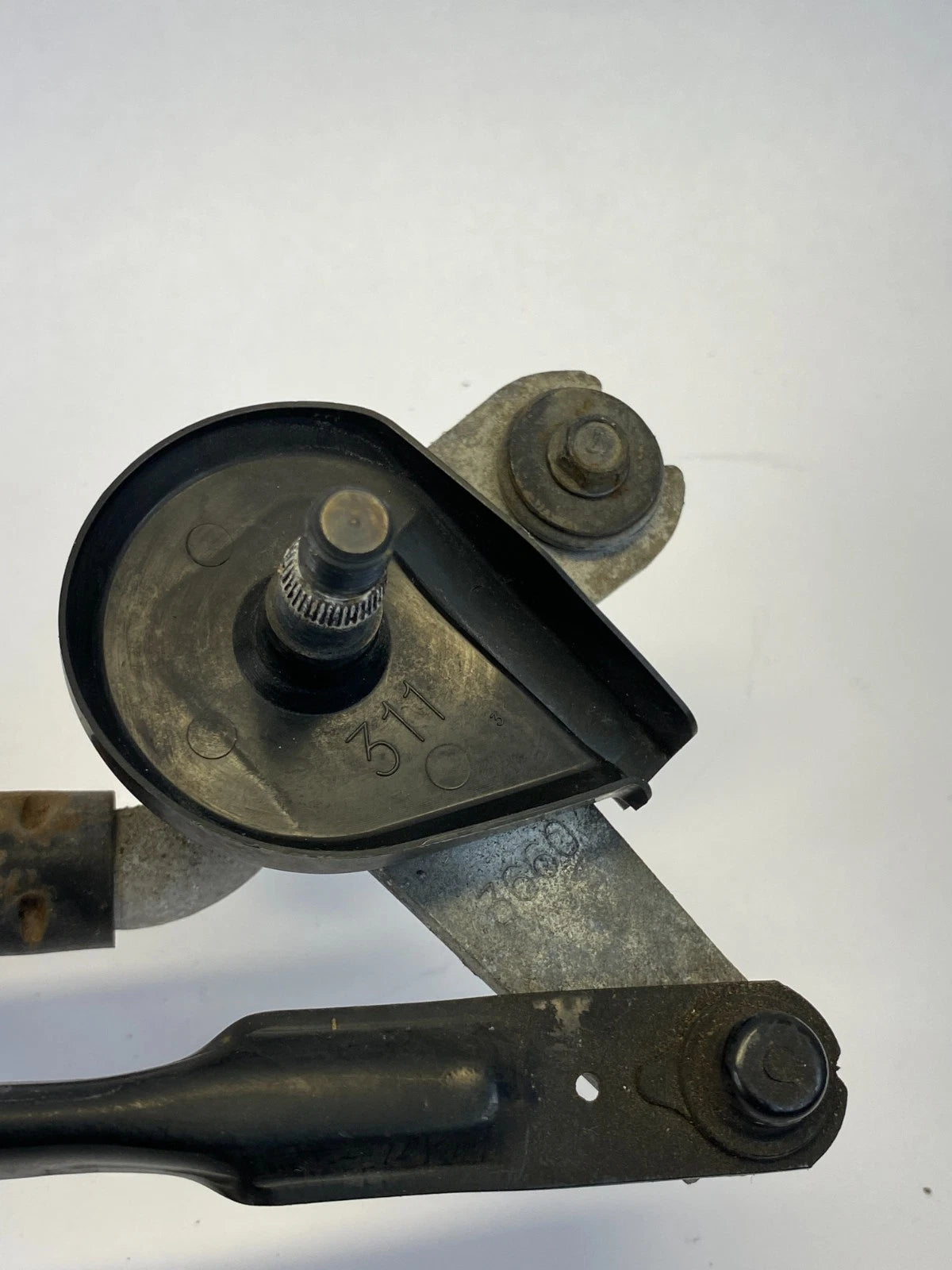 2010-2013 KIA SOUL FRONT WIPER MOTOR WITH LINKAGE ASSEMBLY 98110-2K000 OEM