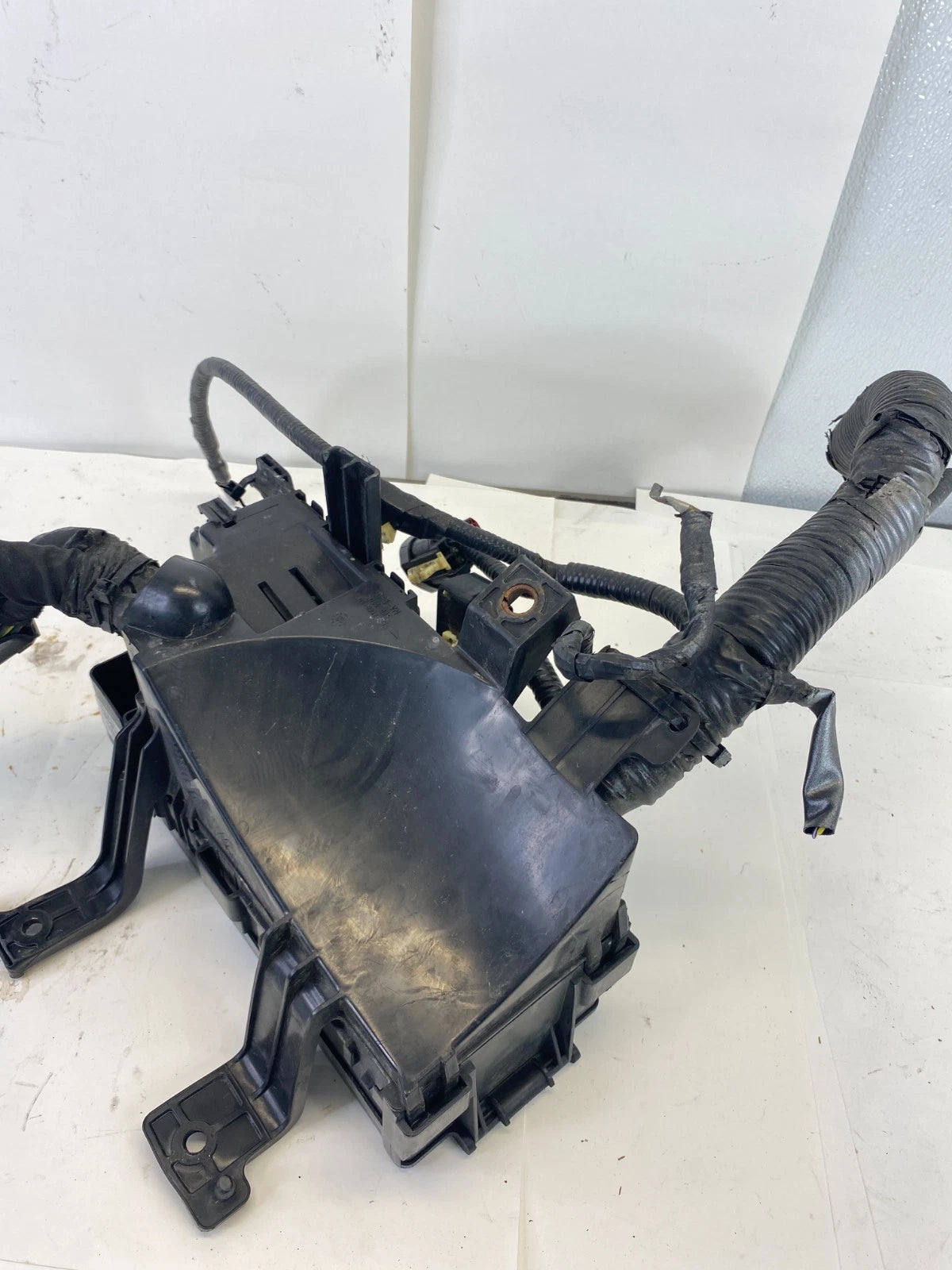 2010 FORD FUSION 3.5L ENGINE COMPARTMENT FUSE RELAY JUNCTION BOX W HARNESS OEM