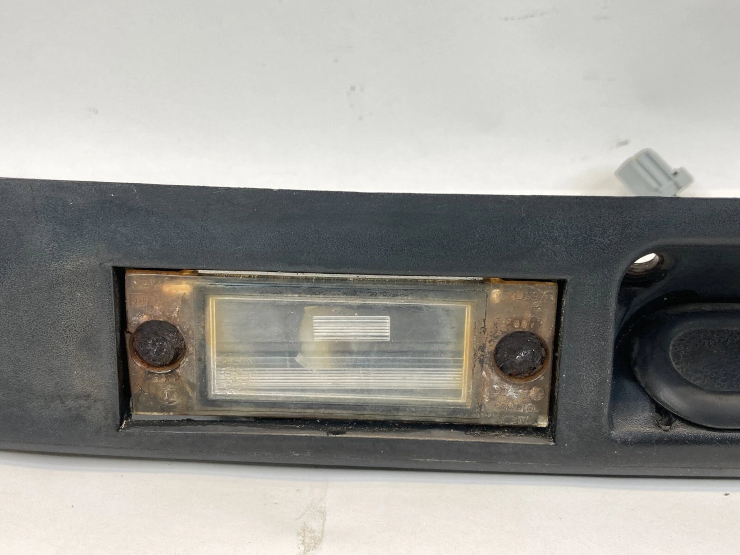 01-05 DODGE CARAVAN REAR TRUNK LIFT GATE LICENSE PLATE HANDLE PANEL 04857231AE
