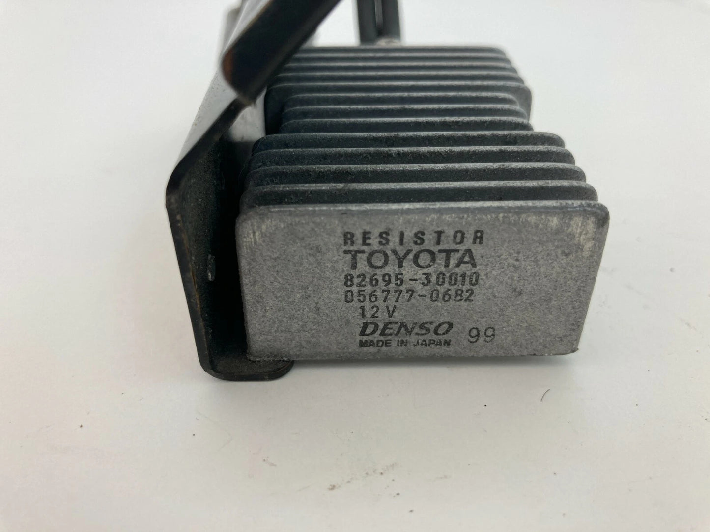 98 99 00 01 02 03 04 05 LEXUS GS300 HEADLIGHT HEADLAMP RESISTOR 056777-0682 OEM