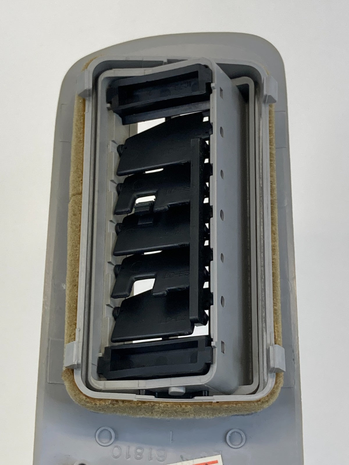 2004 2005 2006 Mazda MPV Rear Roof Mounted A/C Air Vent Grille Trim LC73-61810