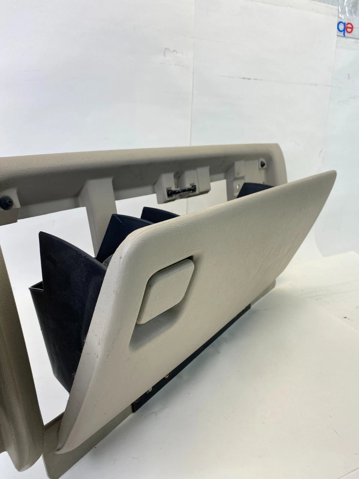 2000-2005 CHEVROLET TAHOE DASH GLOVE BOX GLOVE BOX STORAGE COMPARTMENT OEM