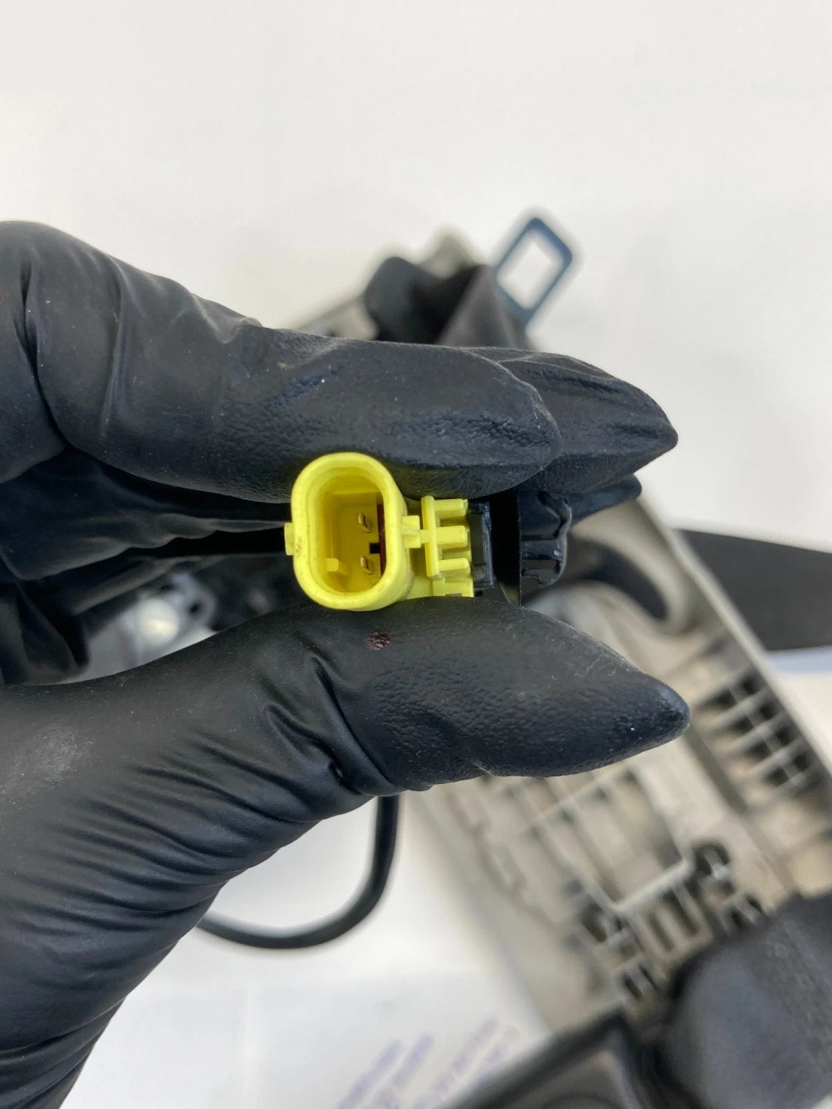 11-16 CHEVY CRUZE FRONT LEFT DRIVER SEAT BELT RETRACTOR & TENSIONER 616263700C