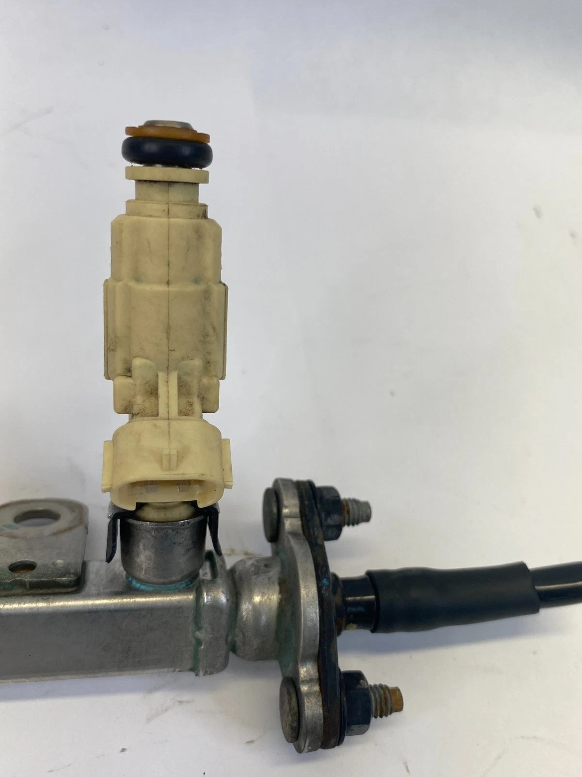 2010 2011 2012 2013 KIA FORTE 2.0L ENGINE FUEL RAIL INJECTION INJECTORS OEM
