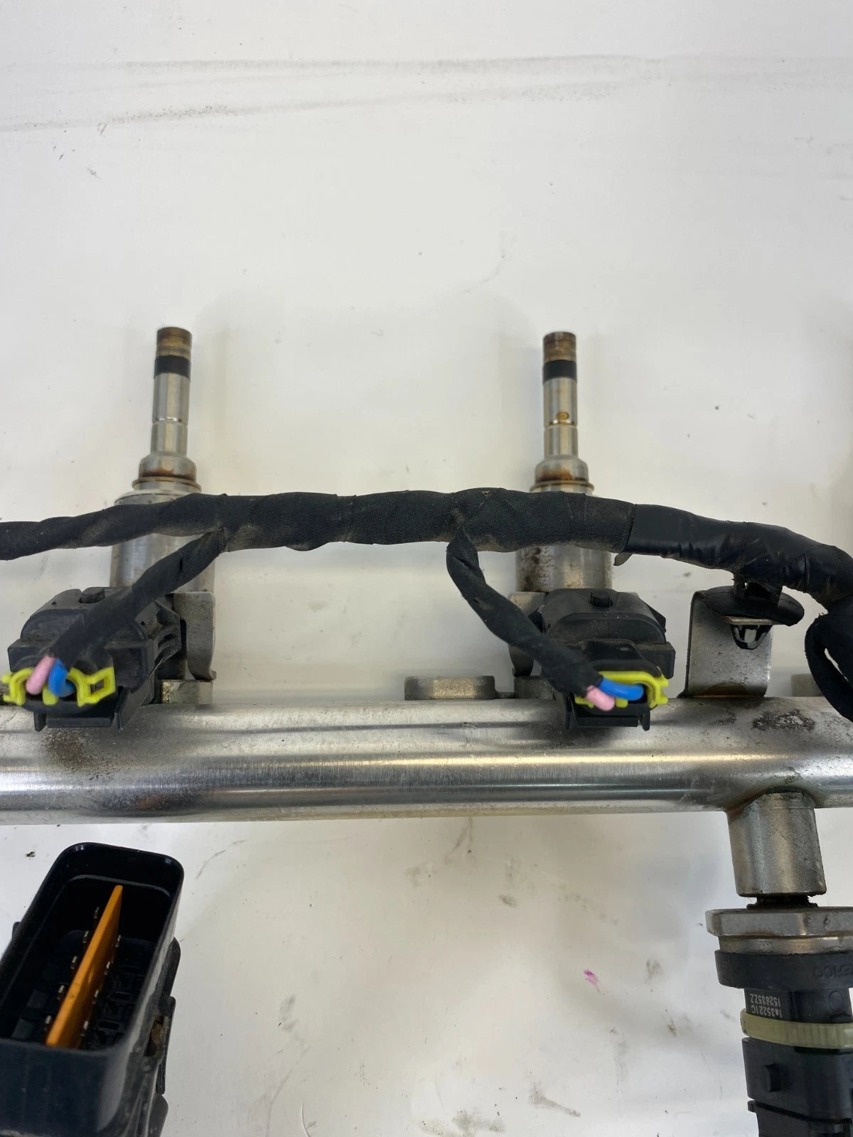 2012-2016 Kia Soul 1.6L L4 Fuel Injector Set W/ Rail 35350-2B110 OEM