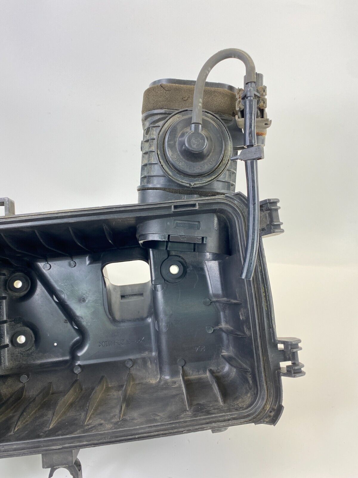 04-06 Toyota Camry 3.0L Air Intake Cleaner Box Housing LOWER Cover 17701-0A100