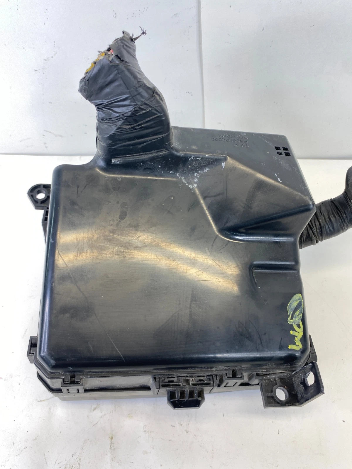 2010-2012 MITSUBISHI OUTLANDER FRONT ENGINE BAY FUSE RELAY BOX PANEL PR073-00000