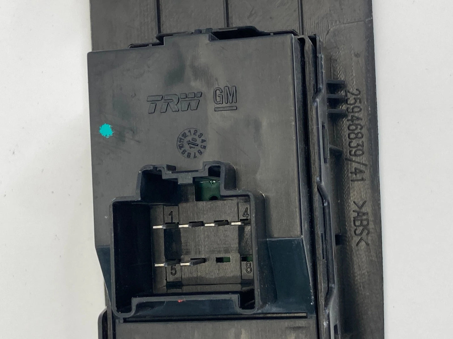 2010-2017 GMC TERRAIN FRONT RIGHT DOOR POWER WINDOW SWITCH W/ BEZEL 25946839