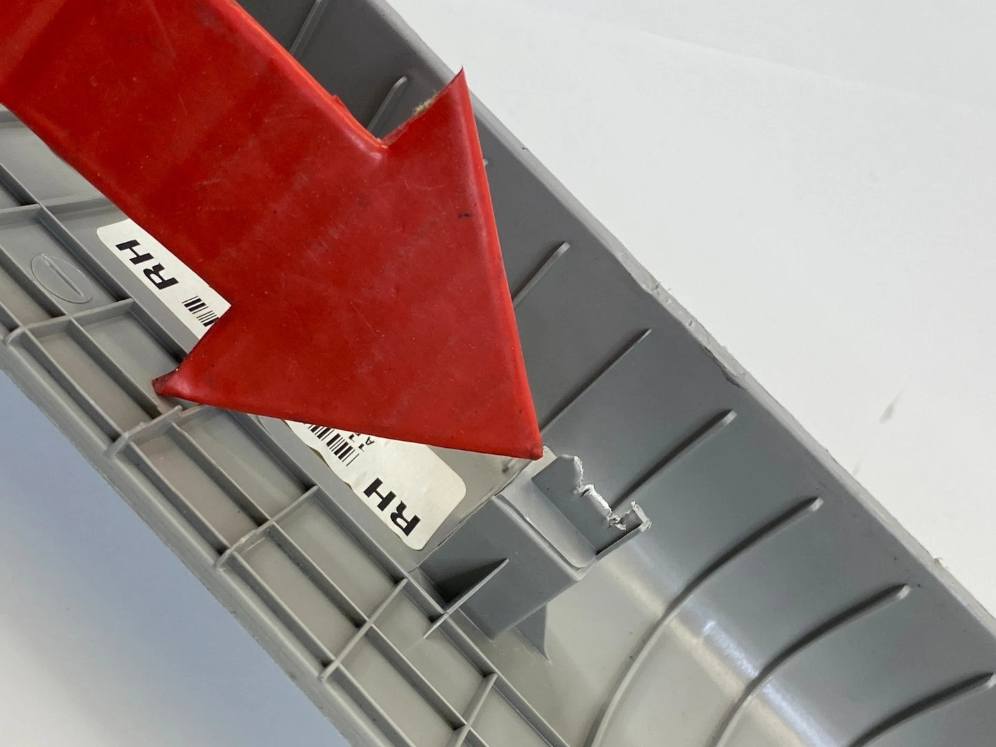 11-16 CHEVY CRUZE FRONT RIGHT WINDSHIELD PILLAR COVER TRIM W/ TWEETER 95470396