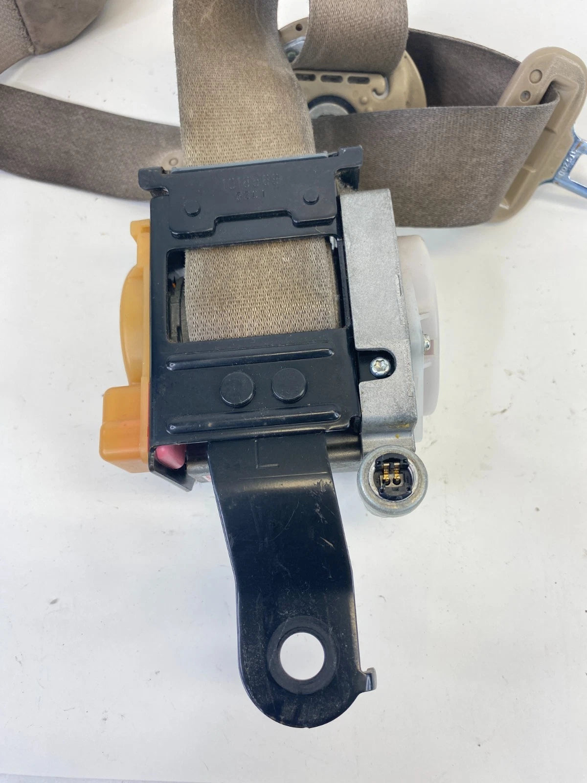 05-10 KIA SPORTAGE FRONT LEFT DRIVER SIDE SEAT BELT RETRACTOR 888101F500 OEM