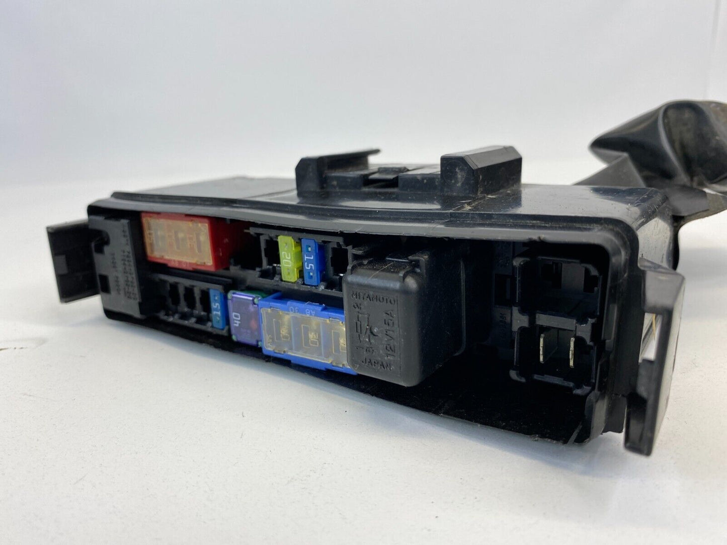 2008-2013 Infiniti G37x Sedan 3.7L Engine Fuse Relay Unit Assembly 7254-5763-30