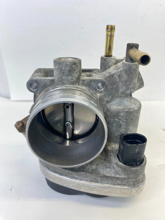 2004 2005 VW NEW BEETLE JETTA 2.0L THROTTLE BODY VALVE ASSY 06A-133-062-S OEM