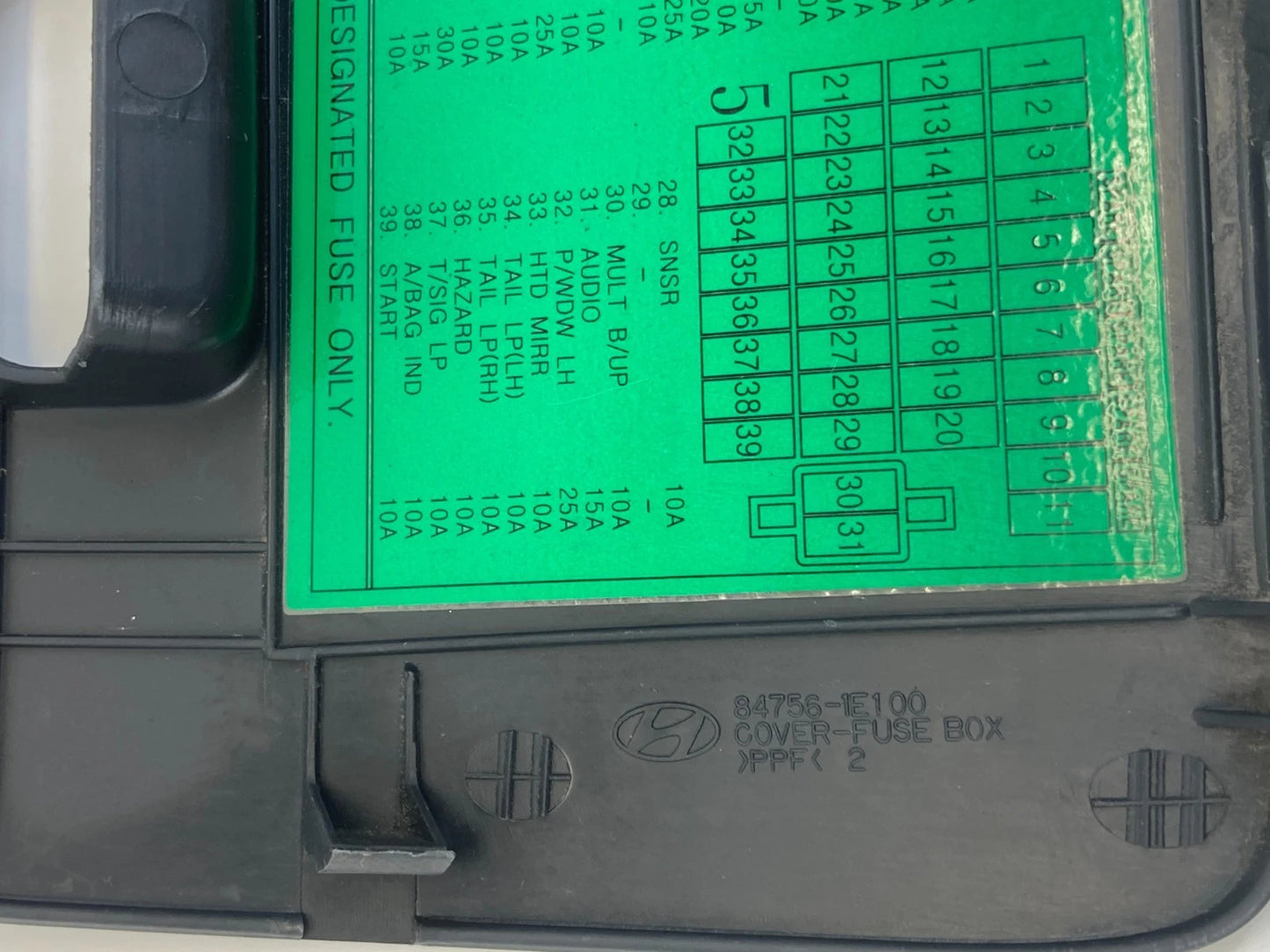 2006-2011 HYUNDAI ACCENT DASH INTERIOR FUSE BOX COVER TRIM PANEL 84756-1E100 OEM