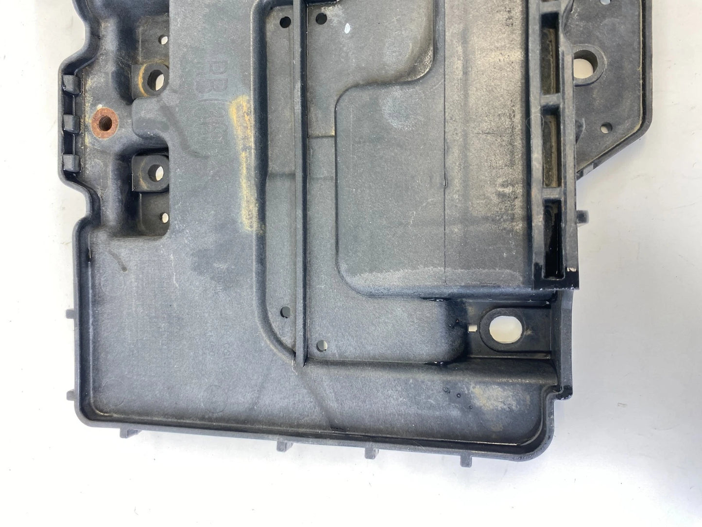 2011-2014 HYUNDAI ACCENT BATTERY TRAY HOLDER BRACKET SUPPORT 37150-1R360 OEM
