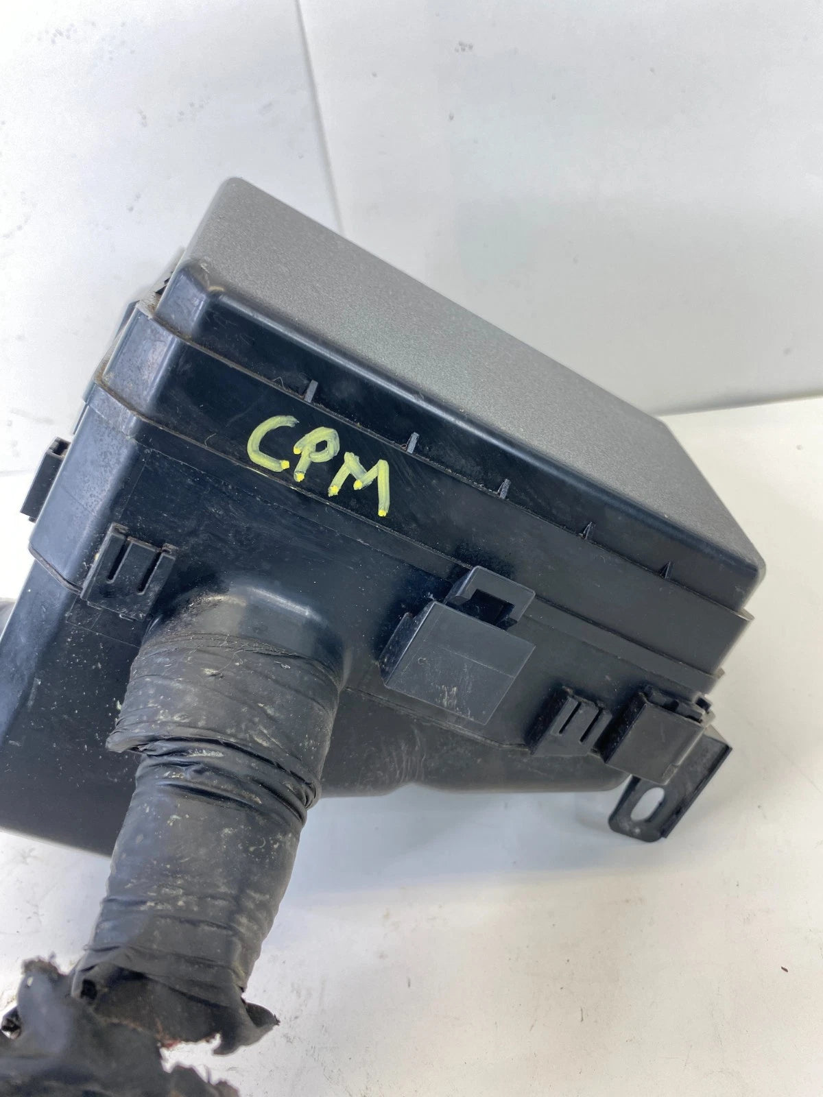 2010 2011 2012 MITSUBISHI OUTLANDER 2.4L CVT AWD ENGINE FUSE BOX OEM PR073-00000