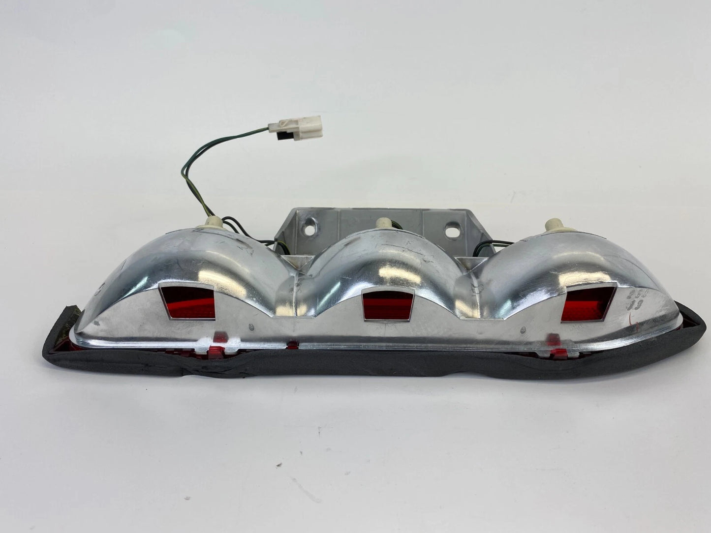 2000-2004 NISSAN XTERRA REAR THIRD 3RD BRAKE LIGHT HIGH MOUNT STOP LIGHT OEM